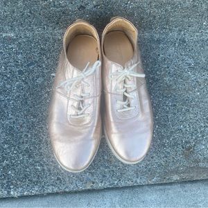 Darkwood Touch woman’s 39 (8.5) lace-up shoes gold metallic. Padded inside le
